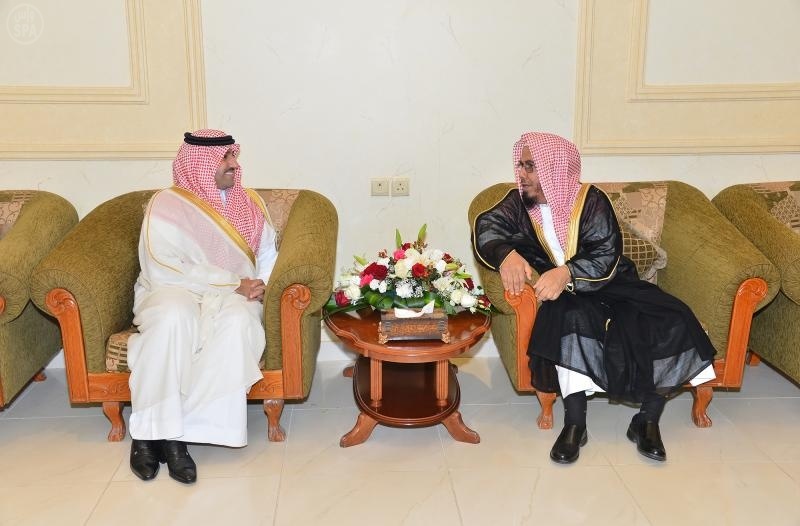 أمير الرياض يستقبل الأمراء  والعلماء وكبار المسؤولين وجمعا من المواطنين