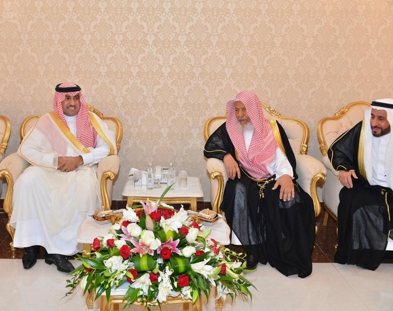 أمير الرياض يستقبل الأمراء  والعلماء وكبار المسؤولين وجمعا من المواطنين
