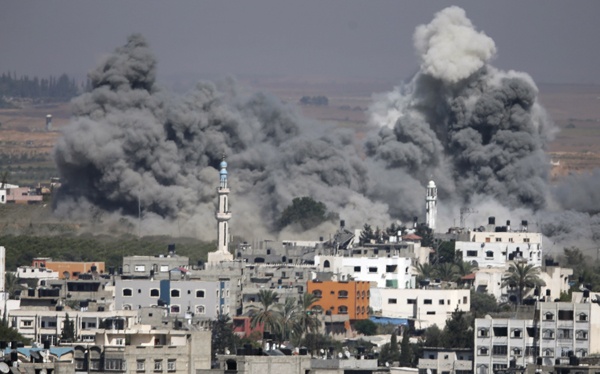 مجلس الأمن يطالب بوقف إطلاق النار في غزة وهدنات إنسانية