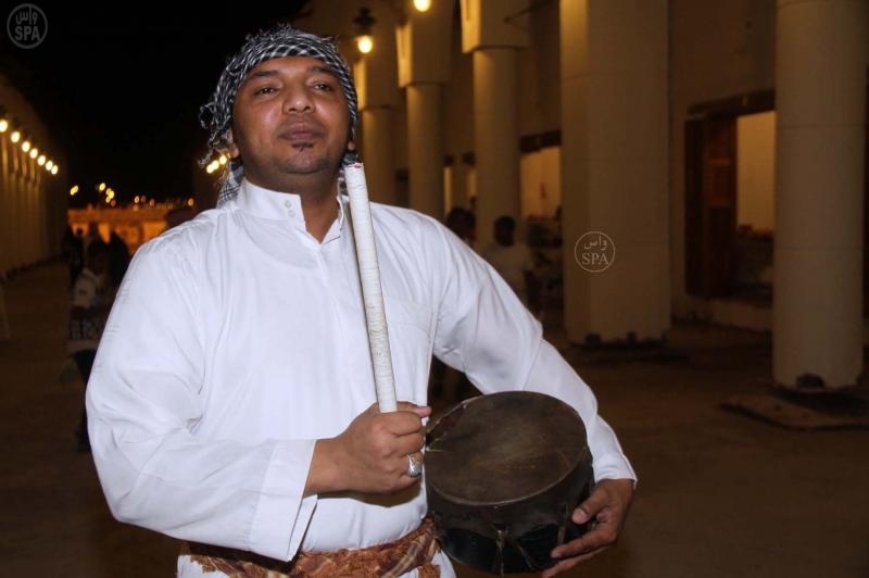 قصة مصورة: فرحة أهالي المدينة المنورة بعيد الفطر