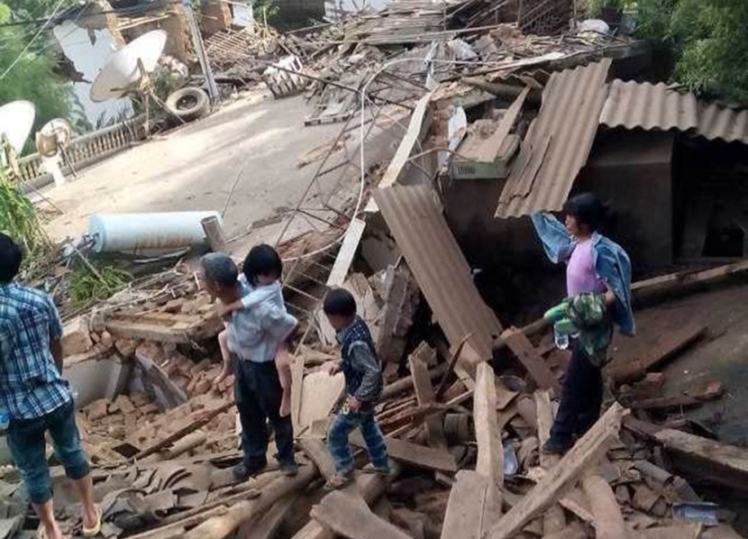 قصة مصورة : ارتفاع حصيلة قتلى زلزال الصين إلى 350