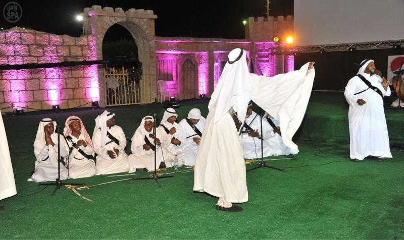 الفرق الشعبية تبدأ عروضها في مسابقة الطائف سما