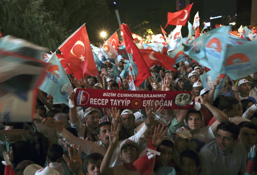 قصة مصورة : أردوغان يشكر أنصاره ويعلن بداية عهد جديد