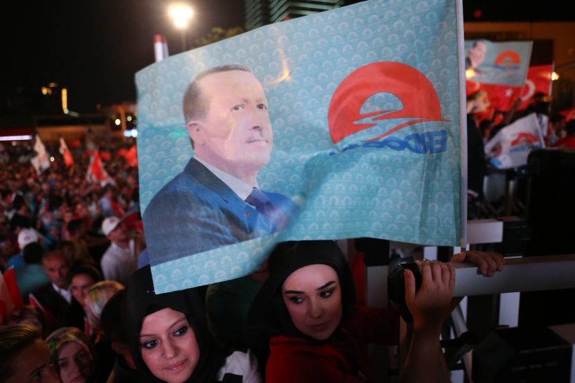 قصة مصورة : أردوغان يشكر أنصاره ويعلن بداية عهد جديد