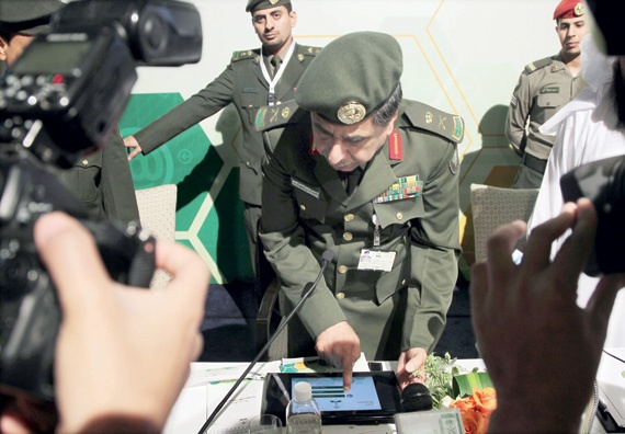 4.2 مليون تأشيرة خروج وعودة 
عبر «أبشر» و«مقيم»