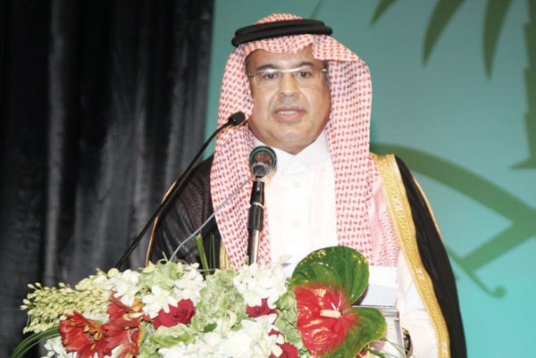 «الخطوط السعودية» تكرم مديرها السابق .. الملحم