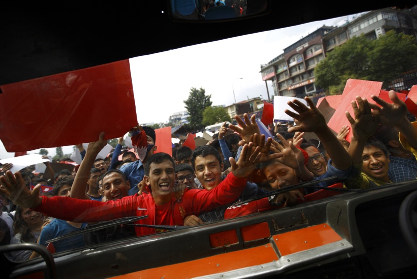 35 ألف نيبالي يرسمون أطول علم لبلادهم سعيا لدخول "جينيس"