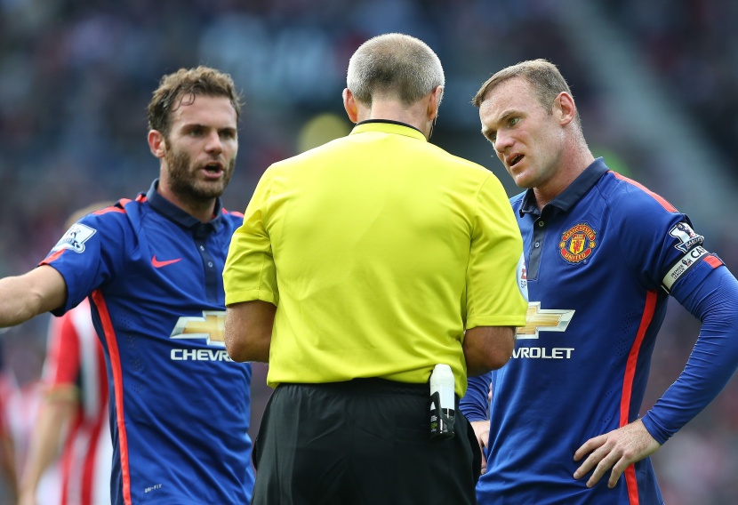 قصة مصورة : مانشستر يونايتد يواصل ترنحه بالتعادل مع سندرلاند في الدوري الإنجليزي