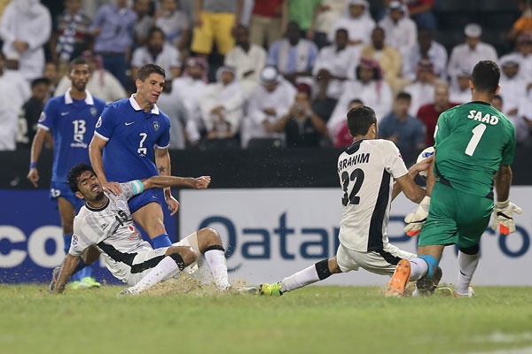 قصة مصورة :  الهلال و العين وجهاً لوجه في نصف النهائي