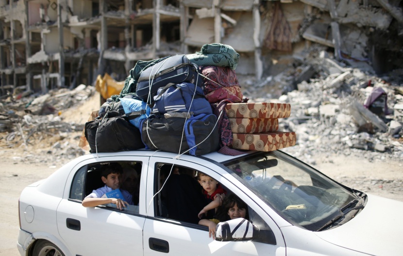 الحياة تعود إلى غزة بعد وقف إطلاق النار والجانبان يعلنان انتصارهما