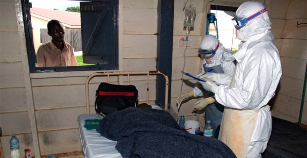 موظفون صحيون يضربون في مركز كبير لعلاج الإيبولا في سيراليون