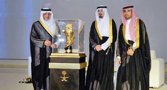«STC» تكرم الأمير مشعل بن عبد الله نيابة   
عن داعمي جائزة مكة