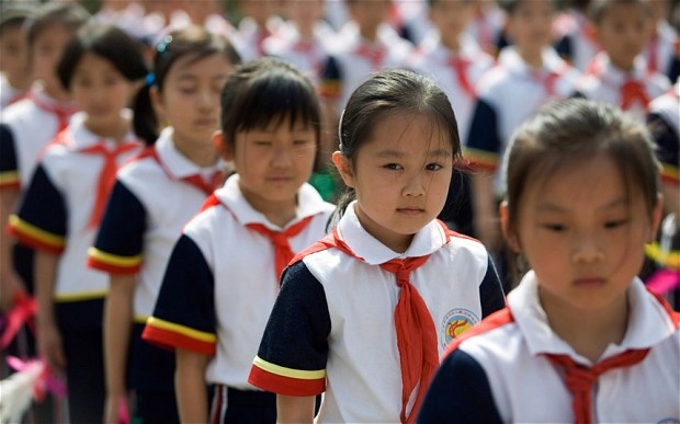 رجل يقتحم مدرسة ابتدائية بوسط الصين ويقتل ثلاثة أطفال