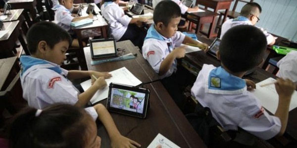 الاكوادور تعتزم تقديم مليون جهاز لوحي لطلاب المدارس الحكومية