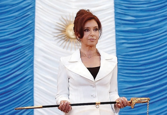 رئيسة الأرجنتين تستخدم نداء المعركة .. وترجيح عدم نجاحها في الانتخابات