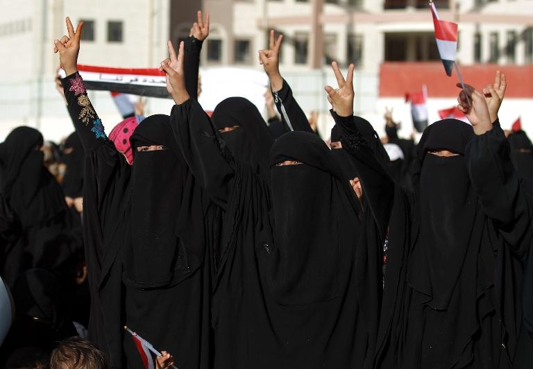 يمنيات في تظاهرة مؤيدة للحكومة في صنعاء