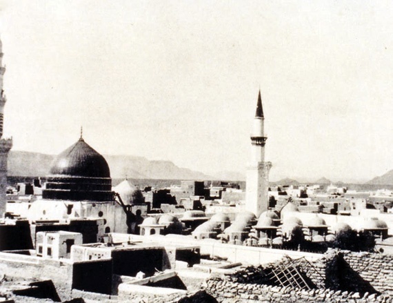 أمر بإصلاحات وترميمات خلال زيارته الأولى للمسجد النبوي