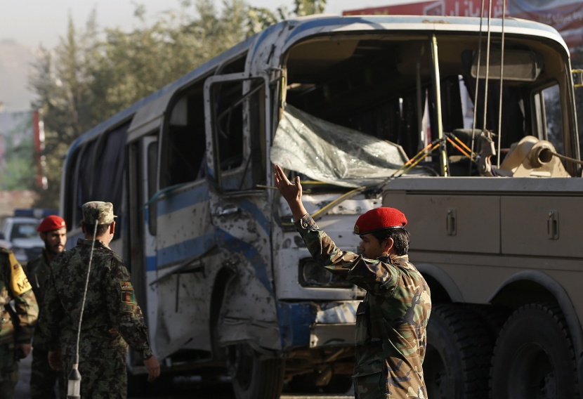 مقتل 7 في هجوم انتحاري لطالبان استهدف مركبتين للجيش الأفغاني