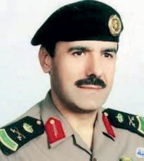 العمرو يقلد العتيبي والعثمان رتبة «لواء»