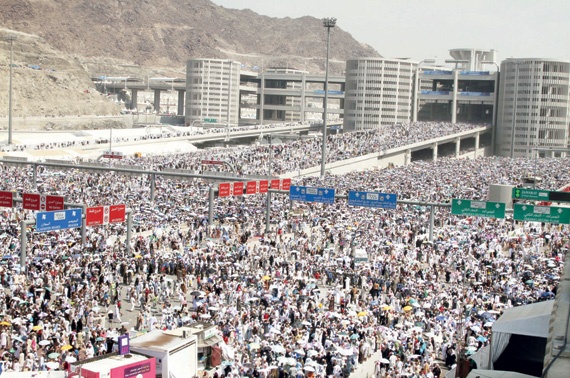 25 مليون حاج خلال 10 سنوات .. 3.2 مليون عام 2012