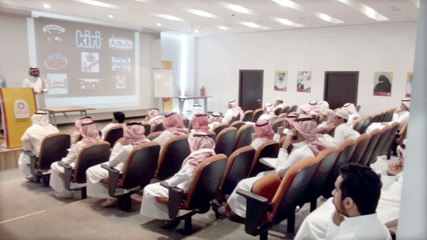 «باب رزق جميل» يسهم في توفير 125 فرصة عمل للشباب في شركة السهم لتوزيع الأغذية