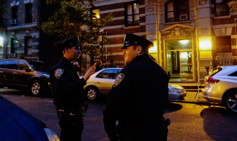 مقتل رجل بعد مهاجمة شرطيين بفأس في نيويورك