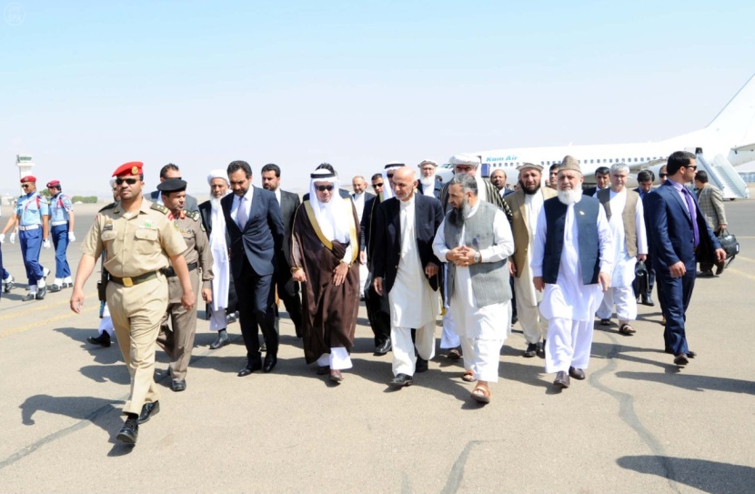 الرئيس الأفغاني يصل إلى المدينة المنورة و يزور المسجد النبوي الشريف