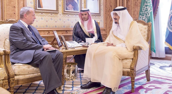 ولي العهد يبحث المستجدات الإقليمية والدولية مع الرئيس الأفغاني