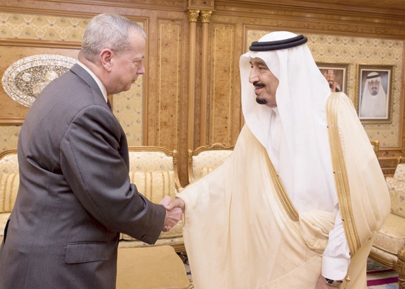 ولي العهد يبحث المستجدات الإقليمية والدولية مع الرئيس الأفغاني