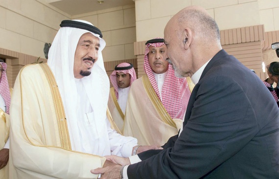 ولي العهد يبحث المستجدات الإقليمية والدولية مع الرئيس الأفغاني