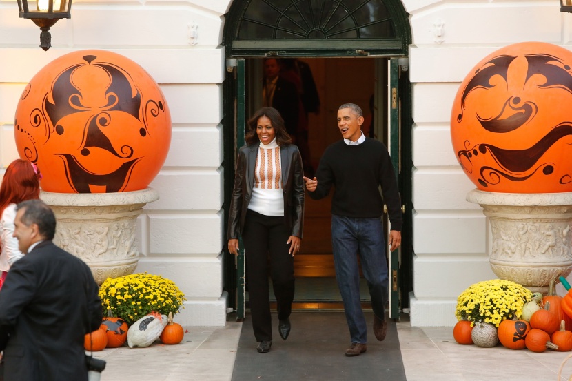 قصة مصورة : أوباما وزوجته يحتفلان مع الأطفال في البيت الأبيض
