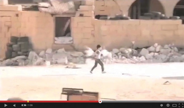 سجال على «يوتيوب» حول حقيقة مقطع طفل سوري يتحدى قناصة النظام