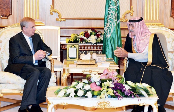ولي ولي العهد والأمير أندرو يناقشان موضوعات مشتركة