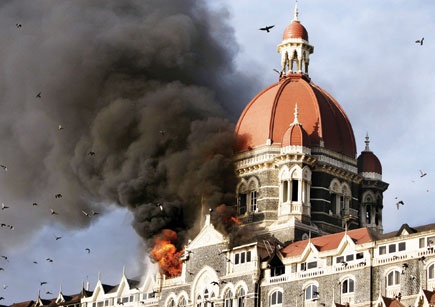 في مثل هذا اليوم ..  مقتل 172 شخص إثر استهداف فندقين في بومباي