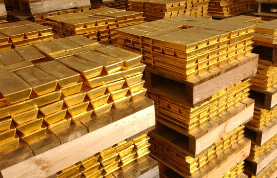 الذهب يواصل التراجع مع هبوط أسعار النفط