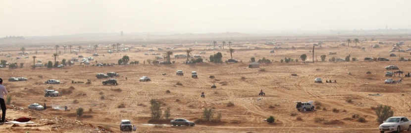 قصة مصورة: سكان الرياض يرتمون في أحضان الثمامة