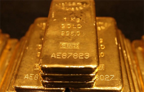 الذهب يتراجع بفعل قوة الدولار قبيل اجتماع المركزي الأوروبي
