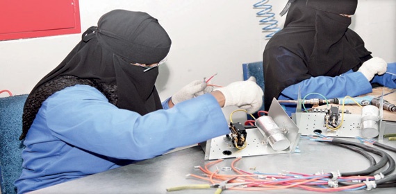 «الربط الكهربائي الخليجي» تستعين بمهندسات سعوديات في مشاريعها