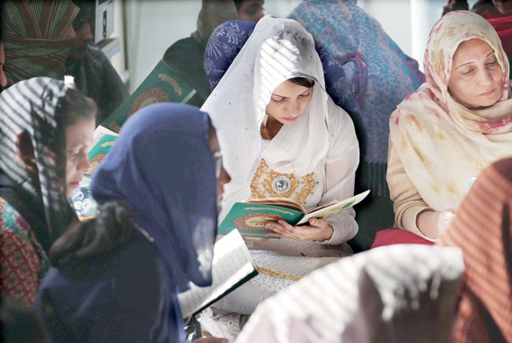 حركة طالبان .. طريق «المدرسة» المضرّج بالدماء من أفغانستان إلى باكستان