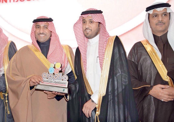 أمير الرياض يكرم «مدن» لدعمها برامج
الاستثمار المنزلي للسيدات