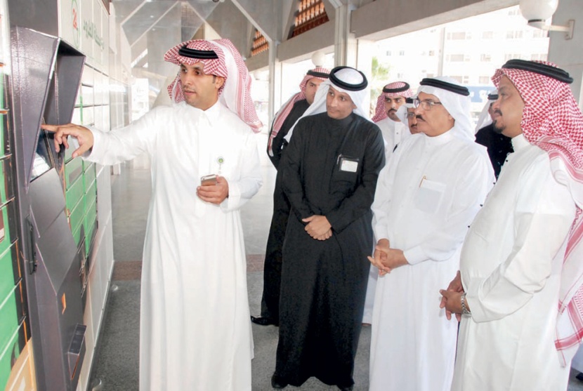 وزير الاتصالات وتقنية المعلومات يزور مؤسسة البريد السعودي