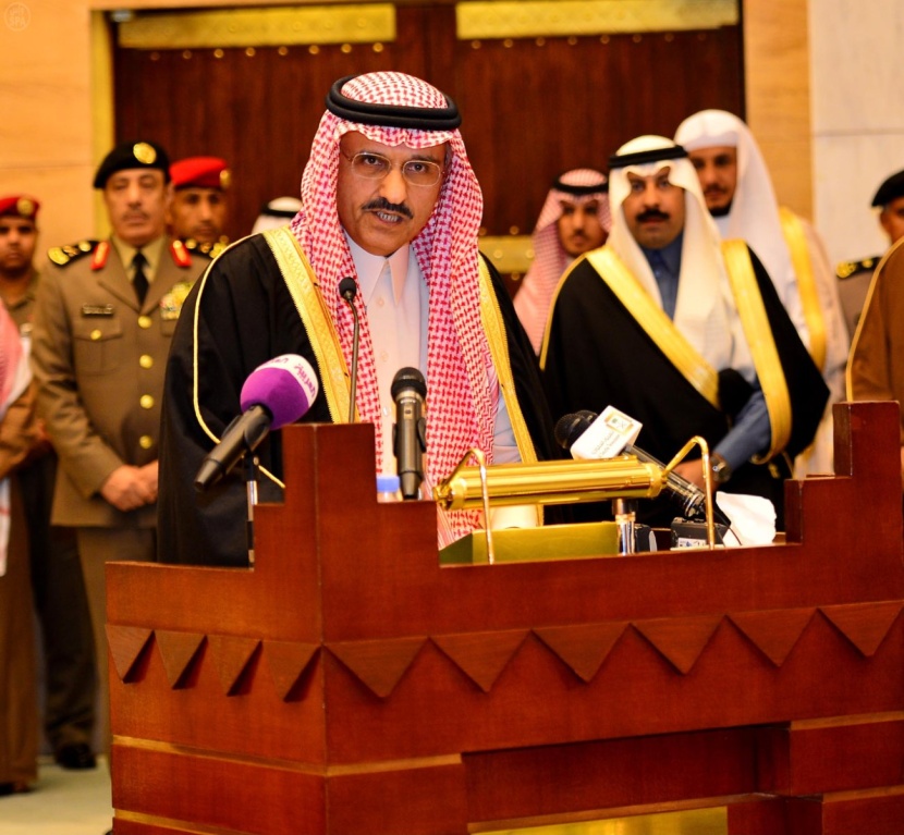 أمير الرياض يكرّم الأمير خالد بن بندر
