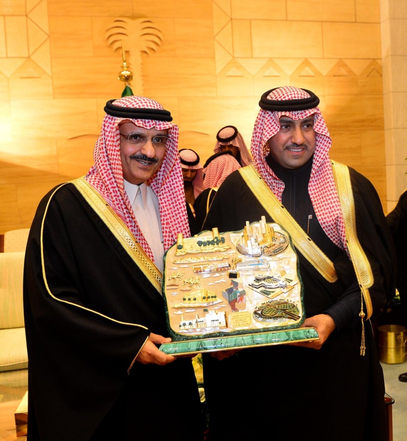 أمير الرياض يكرّم الأمير خالد بن بندر