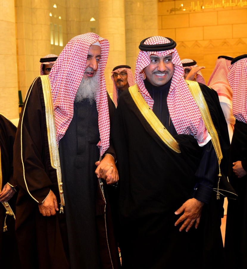 أمير الرياض يكرّم الأمير خالد بن بندر