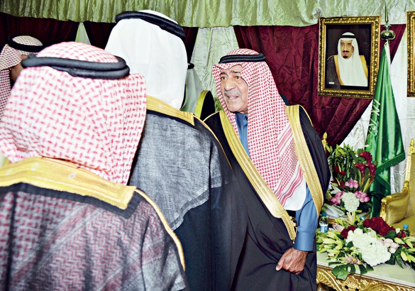 ولي العهد وولي ولي العهد والأمراء والمشايخ وكبار المسؤولين يطمئنون على الملك