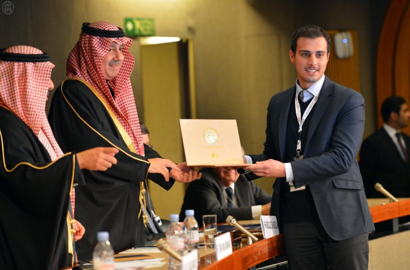 الأمير عبدالعزيز بن عبدالله يكرم الفائزين بجائزة خادم الحرمين العالمية للترجمة
