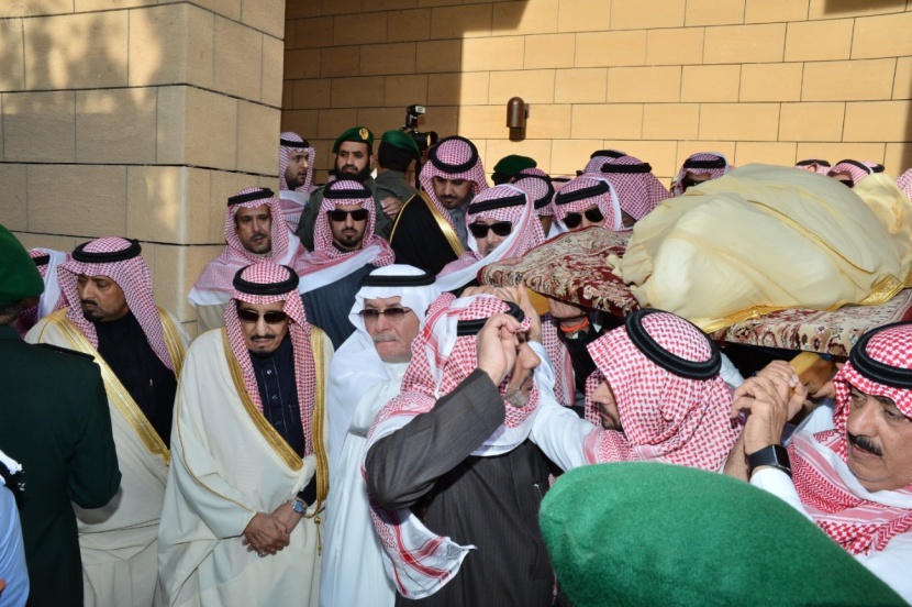 السعودية تواري خادم الحرمين الشريفين الملك عبدالله بن عبد العزيز الثرى في مقبرة العود