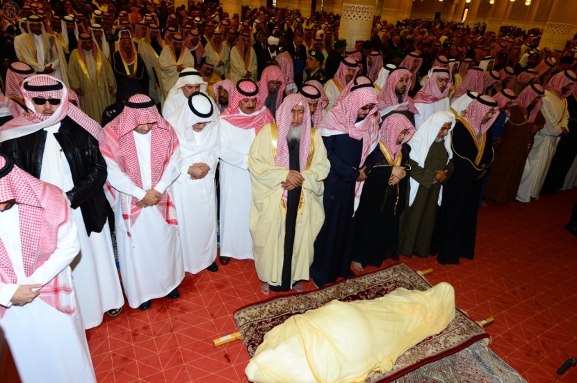 السعودية تواري خادم الحرمين الشريفين الملك عبدالله بن عبد العزيز الثرى في مقبرة العود