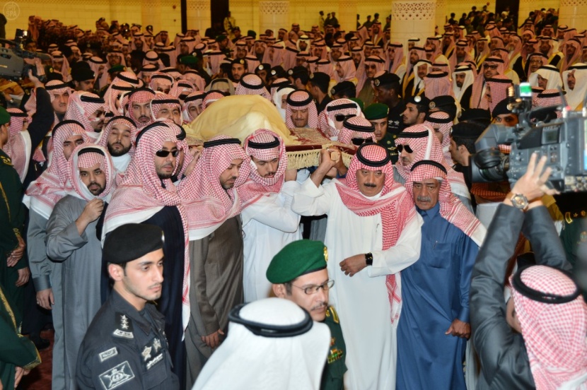 السعودية تواري خادم الحرمين الشريفين الملك عبدالله بن عبد العزيز الثرى في مقبرة العود