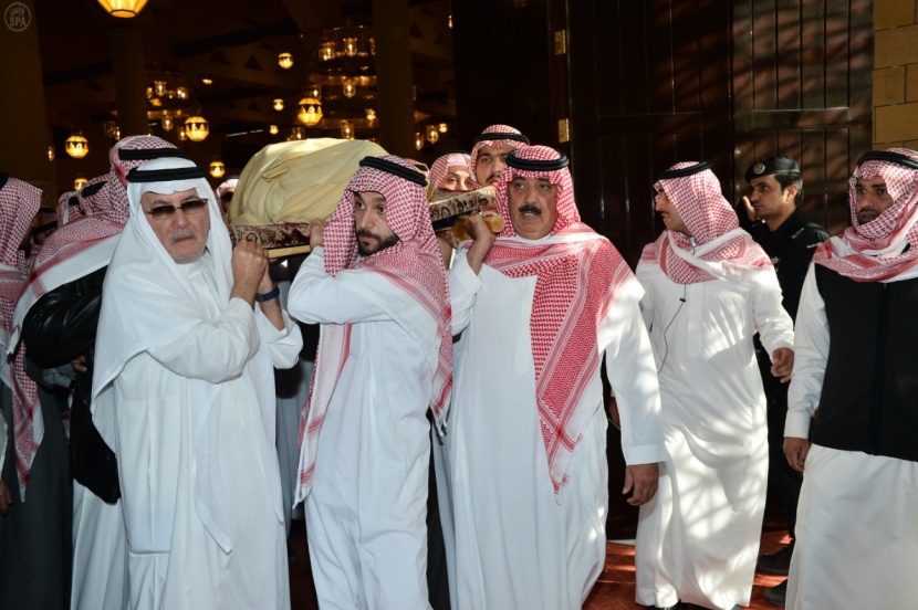 السعودية تواري خادم الحرمين الشريفين الملك عبدالله بن عبد العزيز الثرى في مقبرة العود